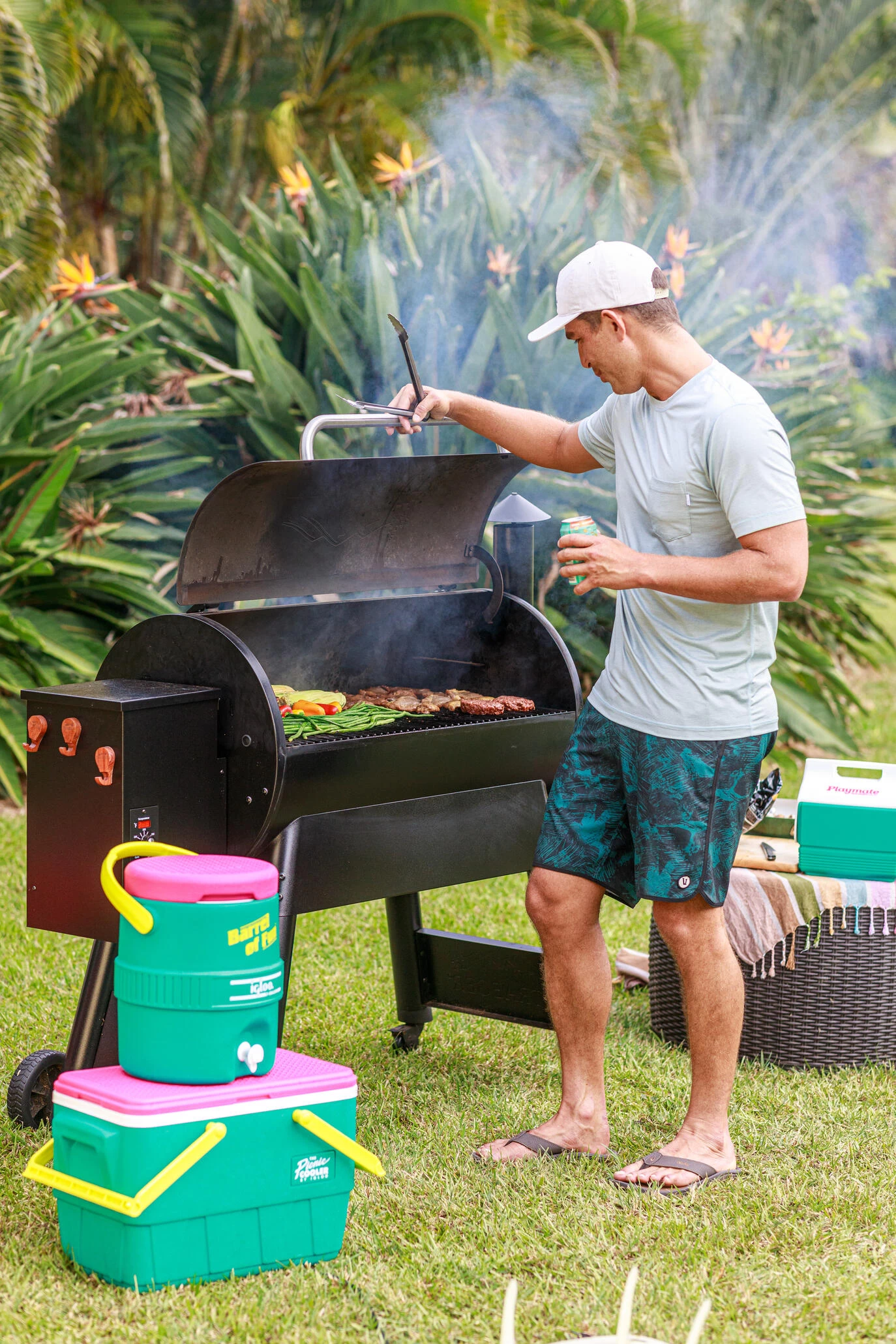 IGLOO Retro Barrel Of Fun 2 Gallon 6 IGLOO Retro Barrel Of Fun 2 Gallon - Image 4