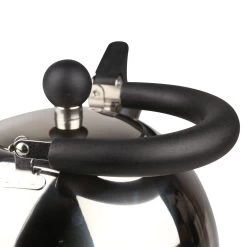 Regatta 2 Litre Whistle Kettle -Camping Store kbb63b6eb7c94a58b645fb9abd3734181